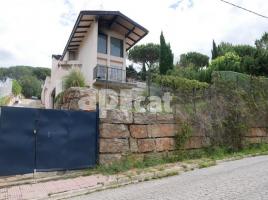 Houses (villa / tower), 320.00 m², almost new, Calle Sant Pere