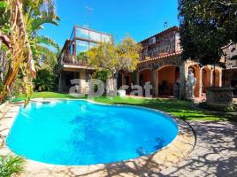 Houses (villa / tower), 360.00 m², Calle Guilleries