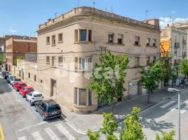 Property Vertical, 722.00 m², near bus and train, Calle Castelló, 28