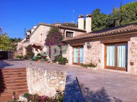 Houses (villa / tower), 488.00 m², almost new, Calle Crota