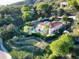 Houses (villa / tower), 214.00 m², almost new