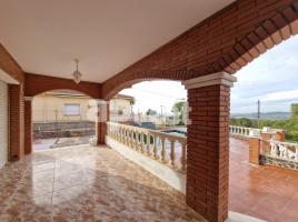 Houses (villa / tower), 350.00 m², near bus and train, Calle Albigesos