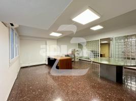 For rent office, 151.00 m², Calle de Rocafort