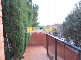 Houses (terraced house), 185 m², almost new