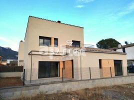 Houses (villa / tower), 179 m², almost new, Zona
