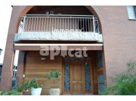 Houses (terraced house), 597 m², almost new, Zona