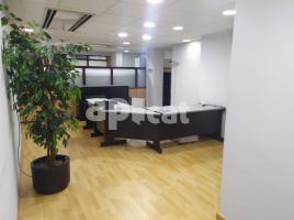 For rent office, 620.00 m², near bus and train, Calle del Consell de Cent, 445