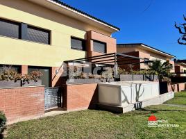 Houses (terraced house), 317.00 m², almost new