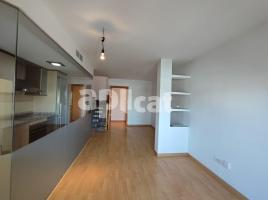Flat, 127.00 m², near bus and train, almost new