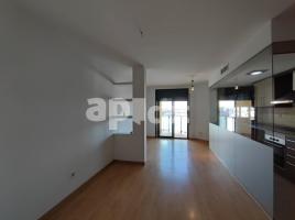 Flat, 127.00 m², near bus and train, almost new