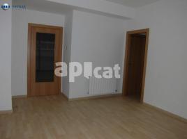 Flat, 62.00 m², near bus and train, almost new