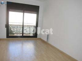 Flat, 58.00 m², near bus and train, almost new