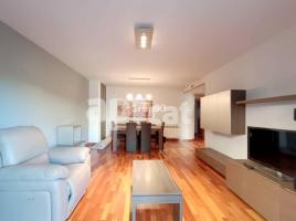 Flat, 103.00 m², near bus and train, almost new