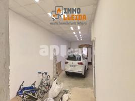 For rent business premises, 90.00 m², near bus and train, Calle d'Urgell, 46