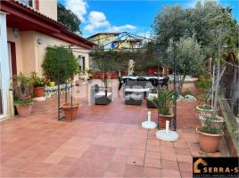 Houses (villa / tower), 450.00 m², near bus and train