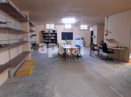 For rent otro, 196.00 m², near bus and train