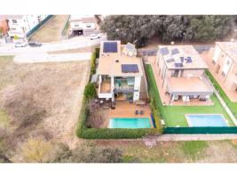 Detached house, 380.00 m², almost new