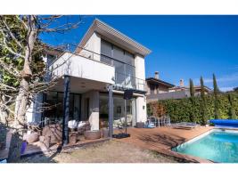 Detached house, 380.00 m², almost new
