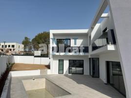 Houses (villa / tower), 322.00 m², new, Calle Riera de Ribes, 18
