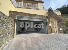 Houses (detached house), 253.00 m², almost new, Calle Mirón