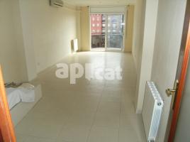 Flat, 90.00 m², near bus and train, almost new