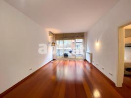 Flat, 91.00 m², close to bus and metro