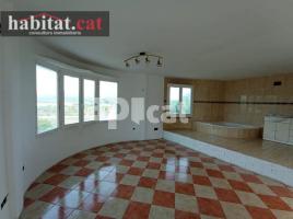 Flat, 95.00 m², near bus and train, almost new