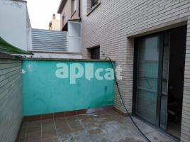 Flat, 88.00 m², near bus and train, almost new