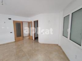 Flat, 73.00 m², near bus and train, almost new