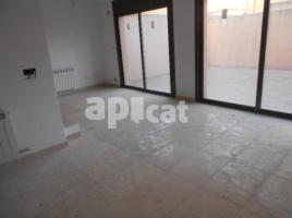 Flat, 61.00 m², near bus and train, almost new