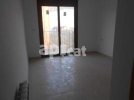 Flat, 61.00 m², near bus and train, almost new