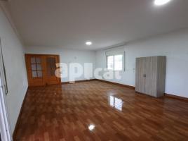 Houses (detached house), 218.00 m², near bus and train, almost new