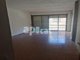 Flat, 74.00 m², close to bus and metro