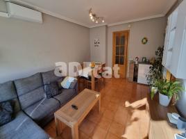 Flat, 89.00 m², near bus and train, almost new