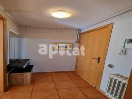 Flat, 89.00 m², near bus and train, almost new