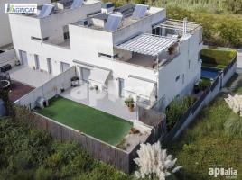 Houses (terraced house), 289.00 m², near bus and train, almost new, EL CASTELLET