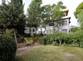 Houses (detached house), 720.00 m², near bus and train