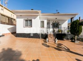 Houses (detached house), 121.00 m², near bus and train, Abrera