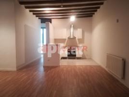 Flat, 92.00 m², close to bus and metro