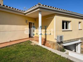 Houses (villa / tower), 204.00 m², almost new