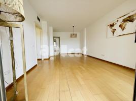 Flat, 115.00 m², near bus and train, almost new