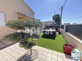 Houses (villa / tower), 225.00 m², almost new, Calle Garrigues, 1