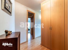 Flat, 90.00 m², near bus and train, almost new, El Centre
