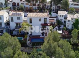Houses (villa / tower), 259.00 m², almost new, Calle de Josep Irla