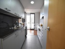 Flat, 84.00 m², near bus and train, almost new