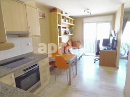 Flat, 47.00 m², near bus and train, almost new, Centre