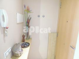 Flat, 47.00 m², near bus and train, almost new, Centre