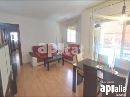 Flat, 110.00 m², near bus and train, almost new, can llong