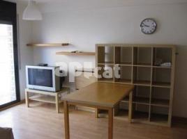 Flat, 40.00 m², near bus and train, almost new, Centre