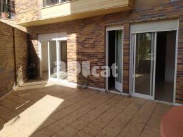 Flat, 130.00 m², near bus and train, almost new, Centro